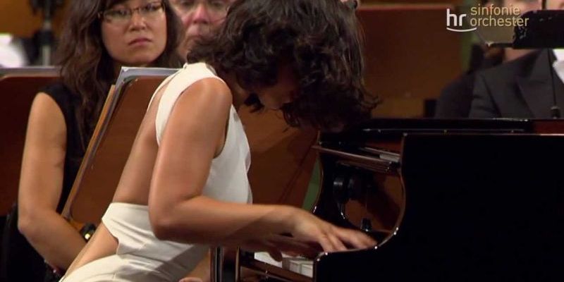 Kathia Bunatisihvili: Pianistka za nove čase ali pretiran odmik od starega? Kathia Bunatisihvili: Pianistka za nove čase ali pretiran odmik od starega?