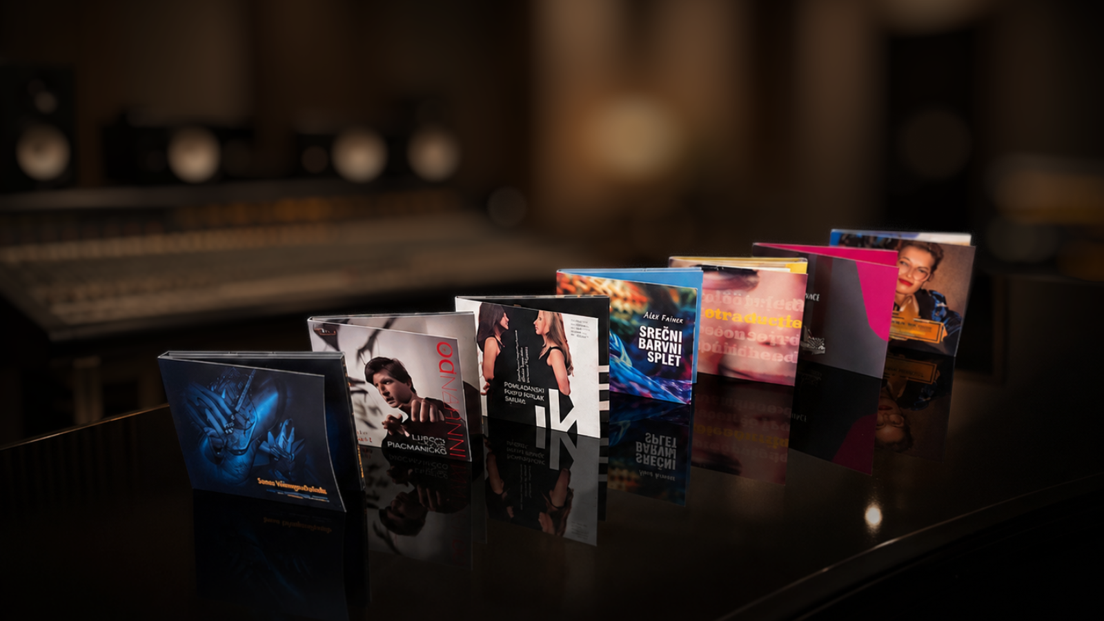 Nekja naših že izdanih albumov PianoRoomu.